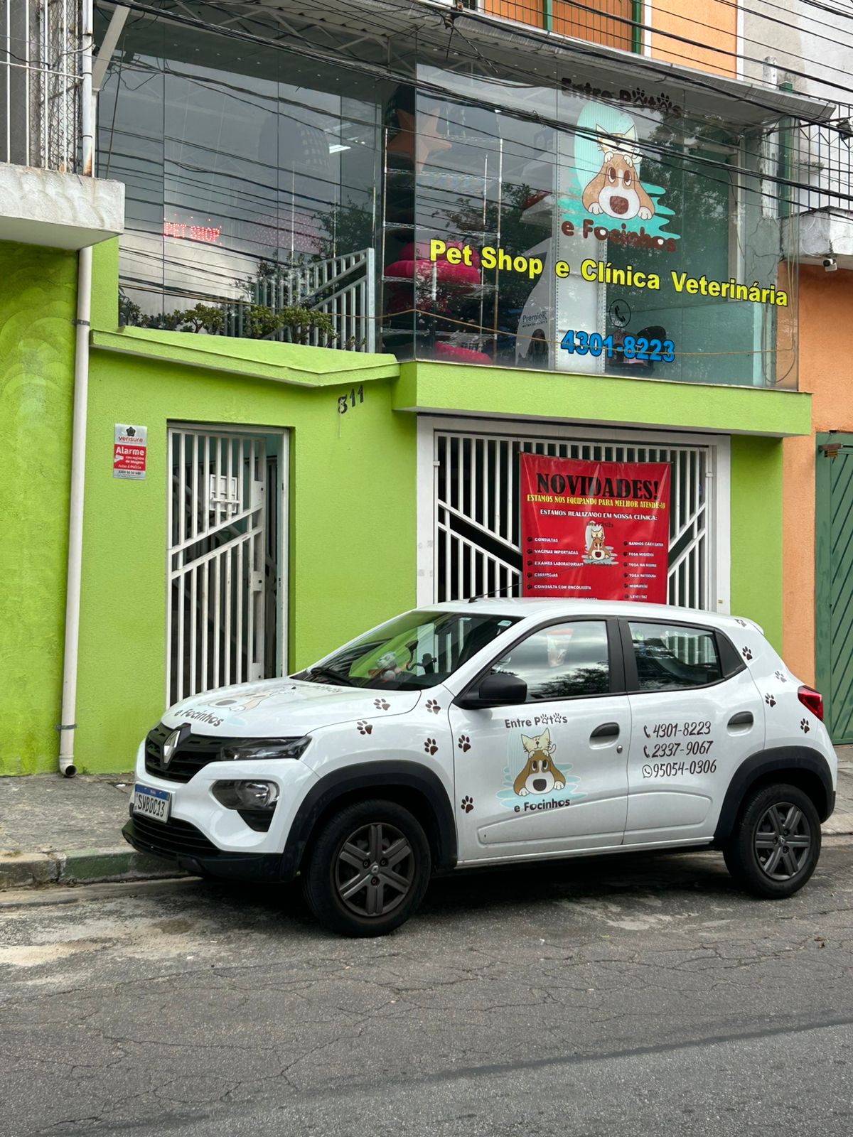 Fachada da Clínica Entre Patas & Focinhos